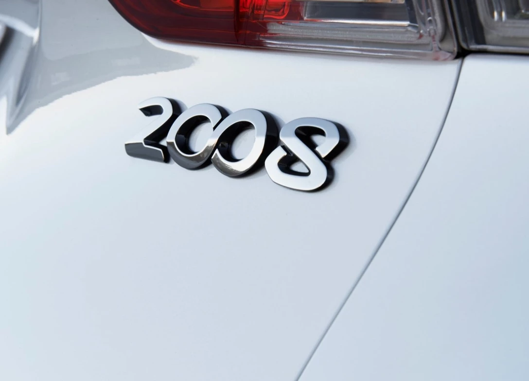 1686714-Peugeot-2008-2016-10.jpg