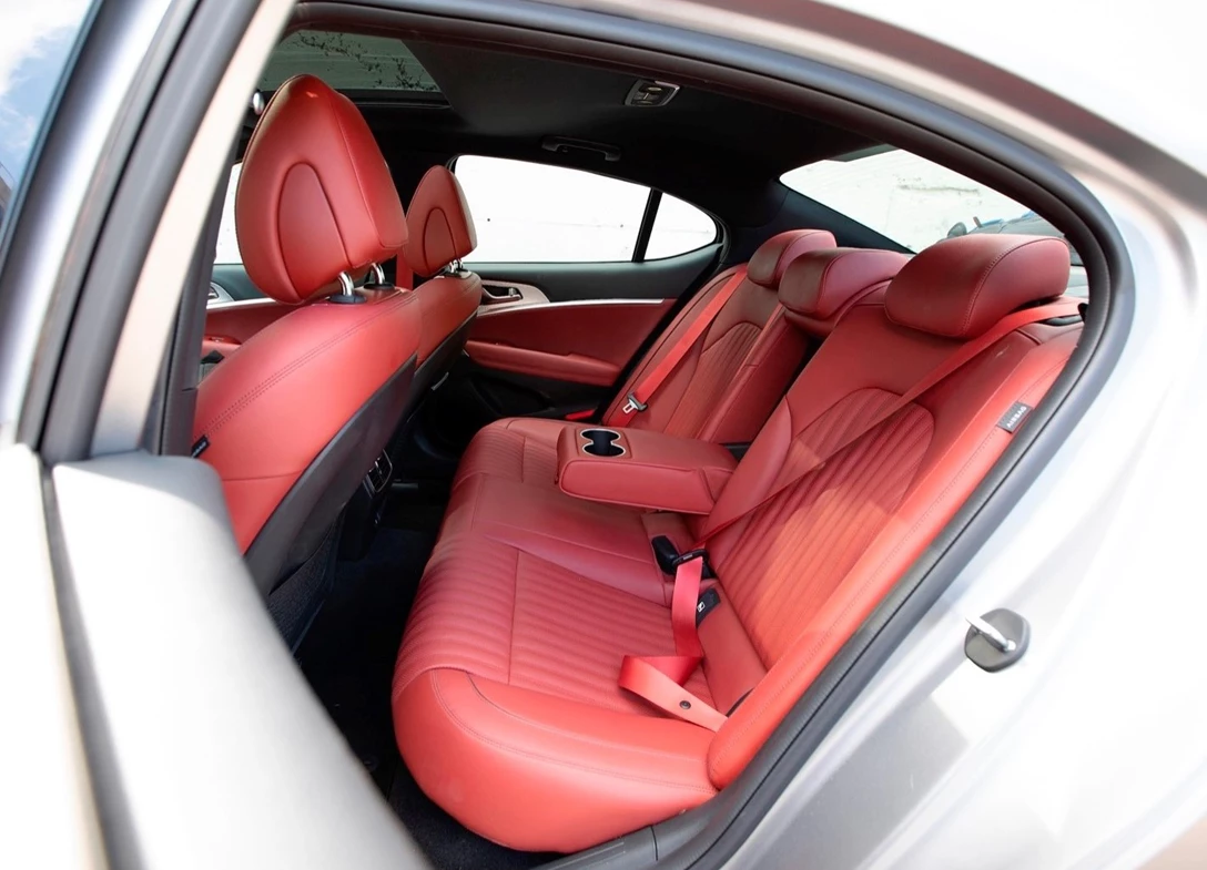 1662510-Genesis-G70-2022-10.jpg