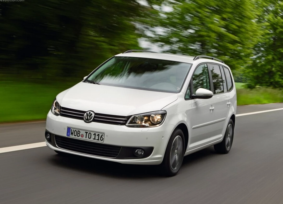 1690454-Volkswagen-Touran-2011-04.jpg