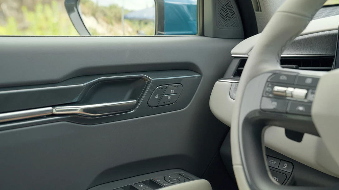 1698882-KIA EV9 2024.01_44_00_23.Still104-min.jpg