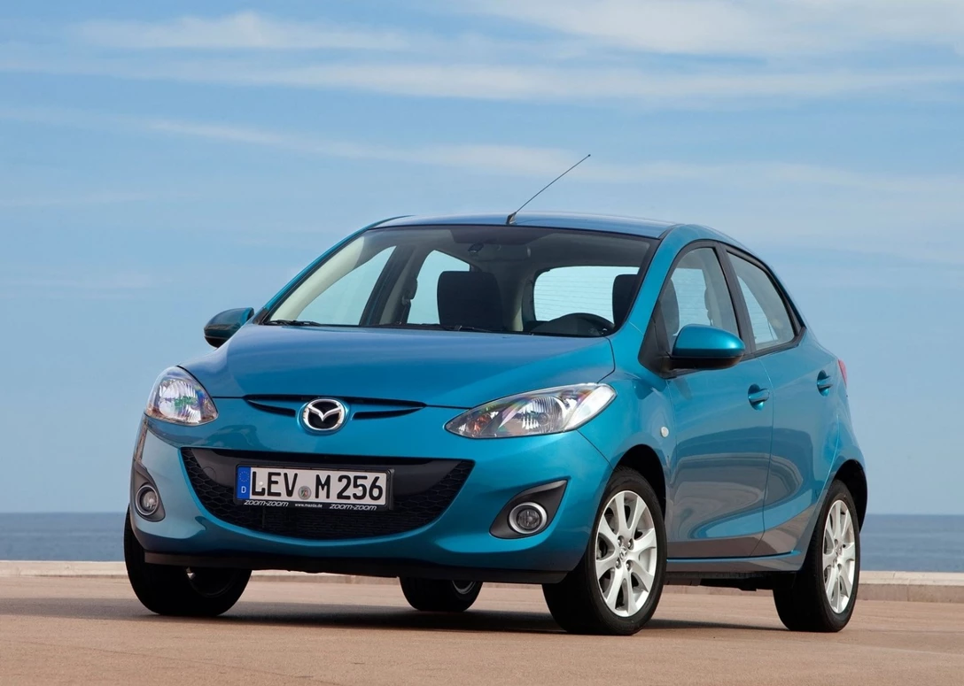 1593746-Mazda-2 1.jpg