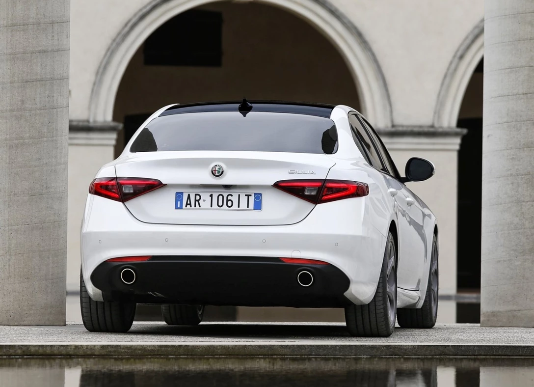 1658370-Alfa_Romeo-Giulia-2017-04.jpg
