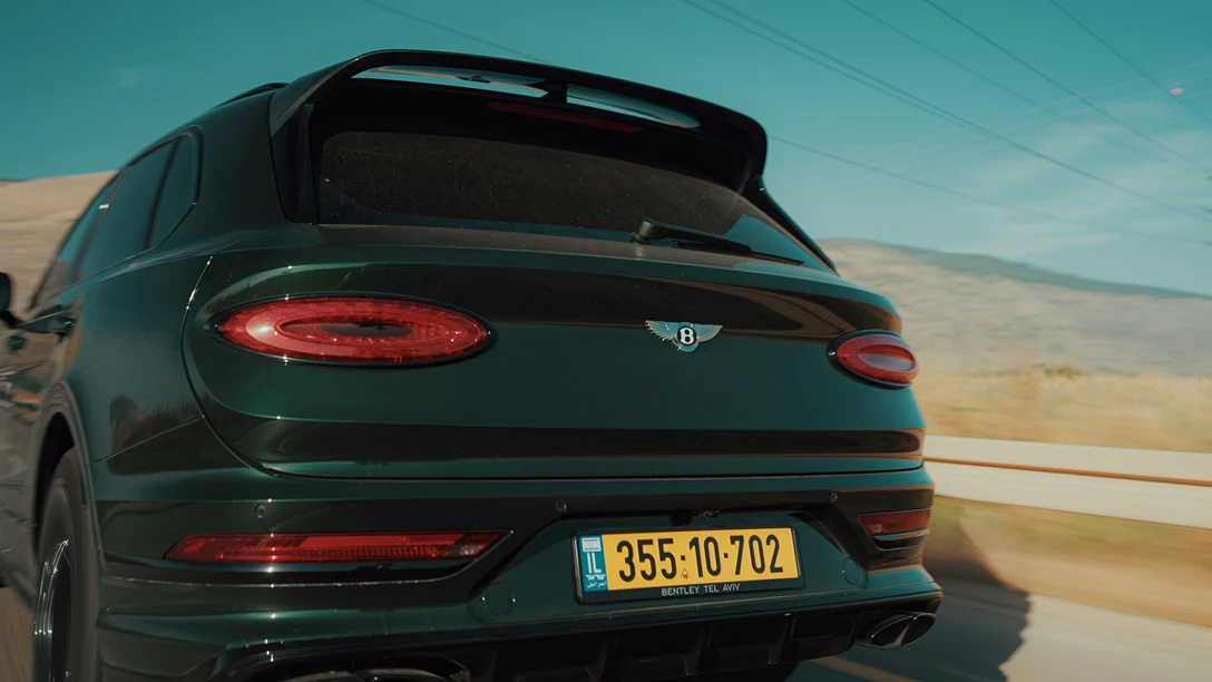1661399-Bentley Bentayga S 2022.00_22_39_12.Still002 copy.jpg