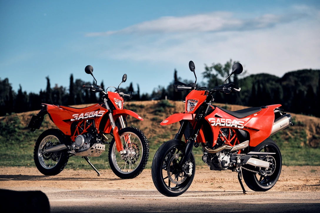 1663055-GASGAS SM 700 and ES 700.jpg