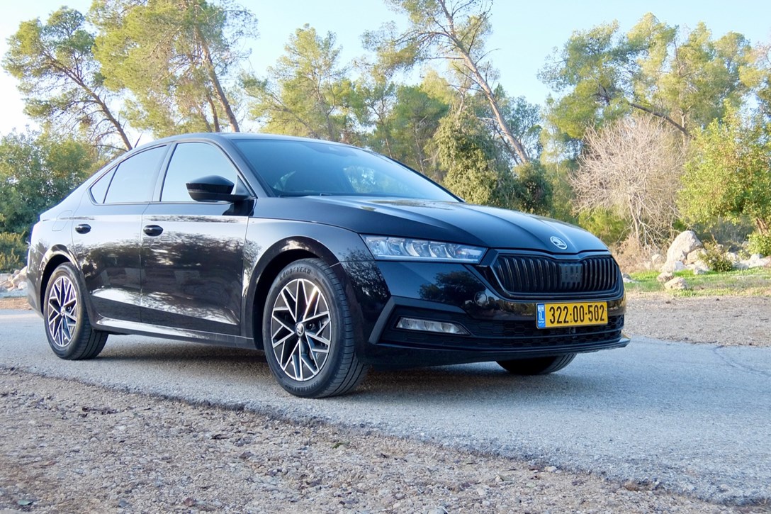 1637289-סקודה אוקטביה 1.0 ל' - 2.jpeg