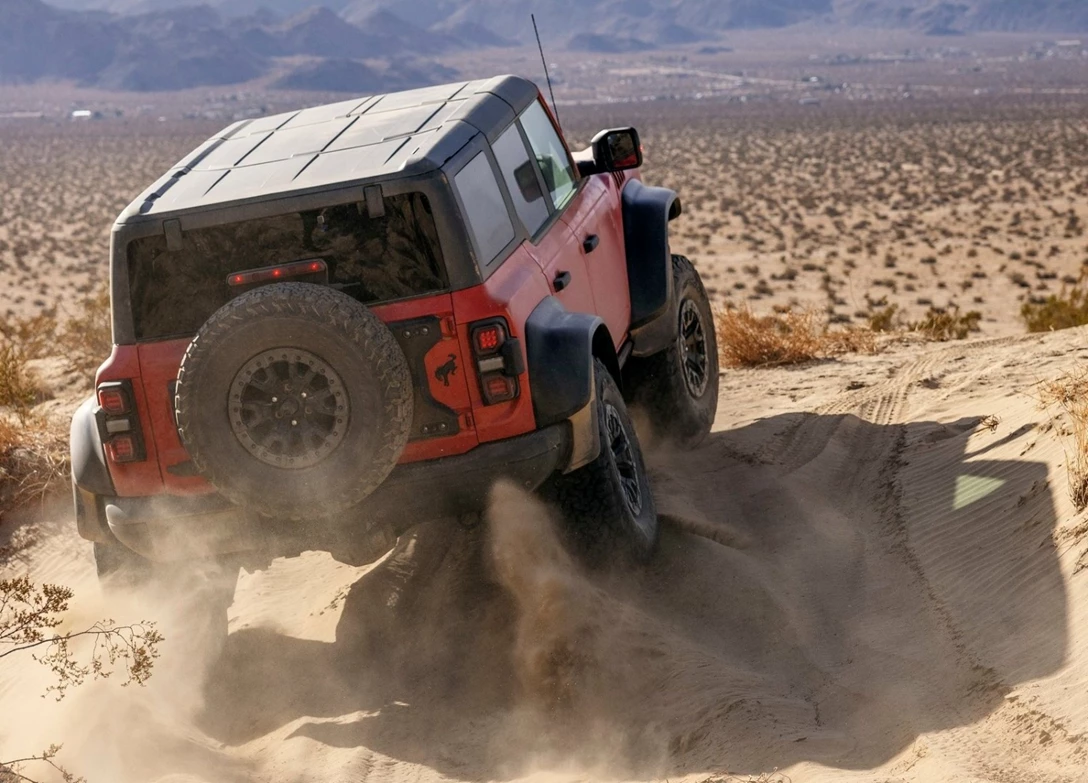 1677608-Ford-Bronco_Raptor-2023-03.jpg