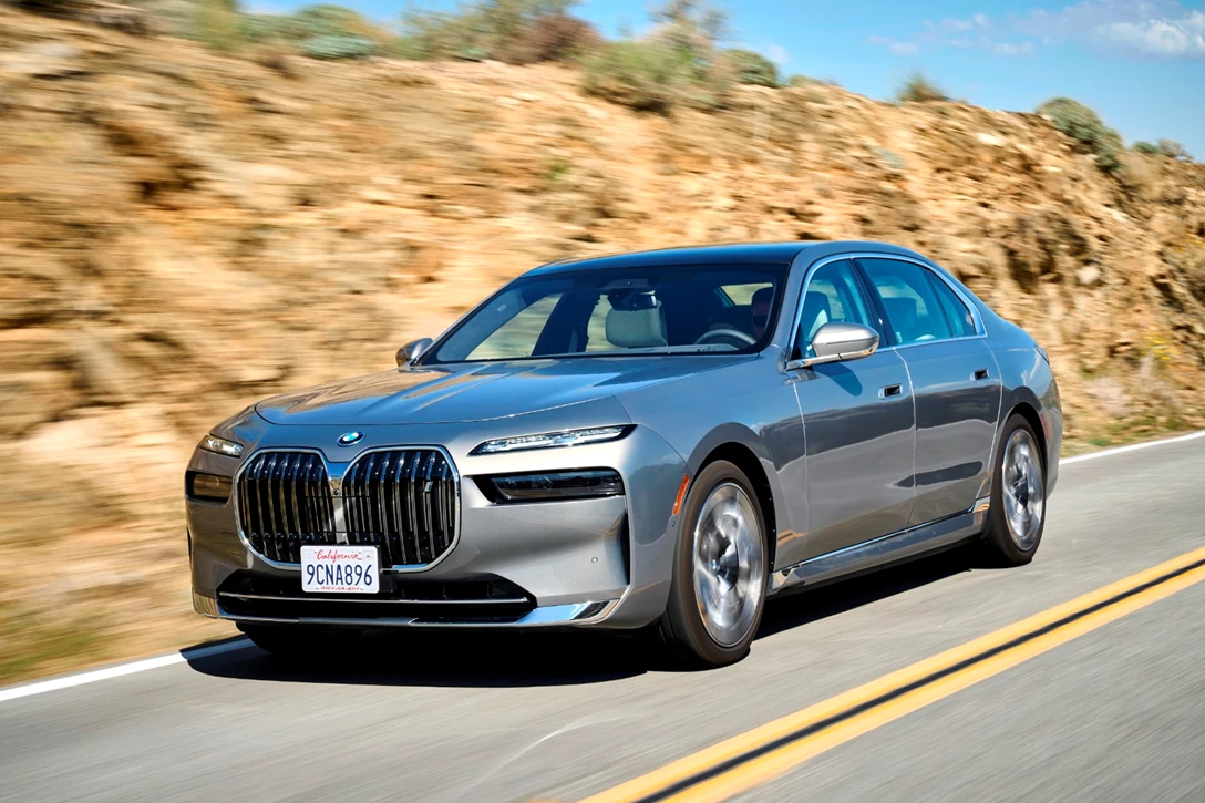 1670732-BMW i7 xDrive Oxid Grey_006.JPG