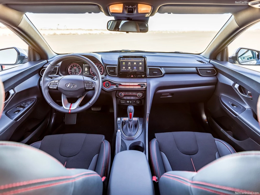 1591446-Hyundai-Veloster 5.jpg