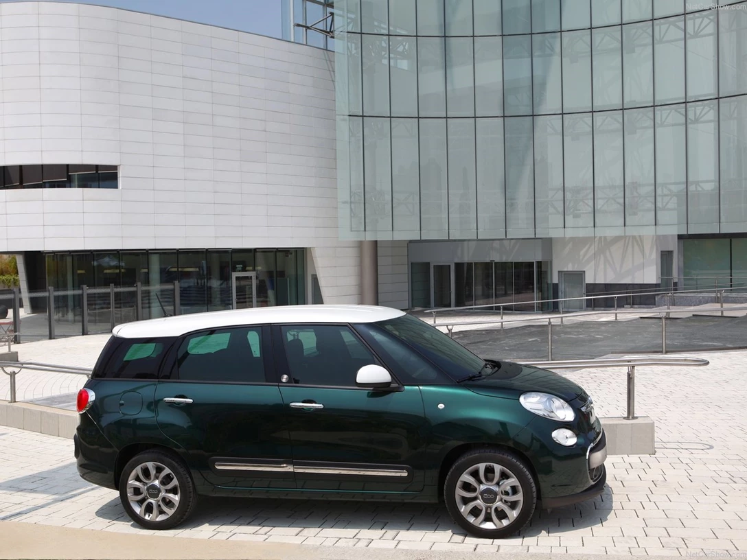 1588260-Fiat-500L 9.jpg