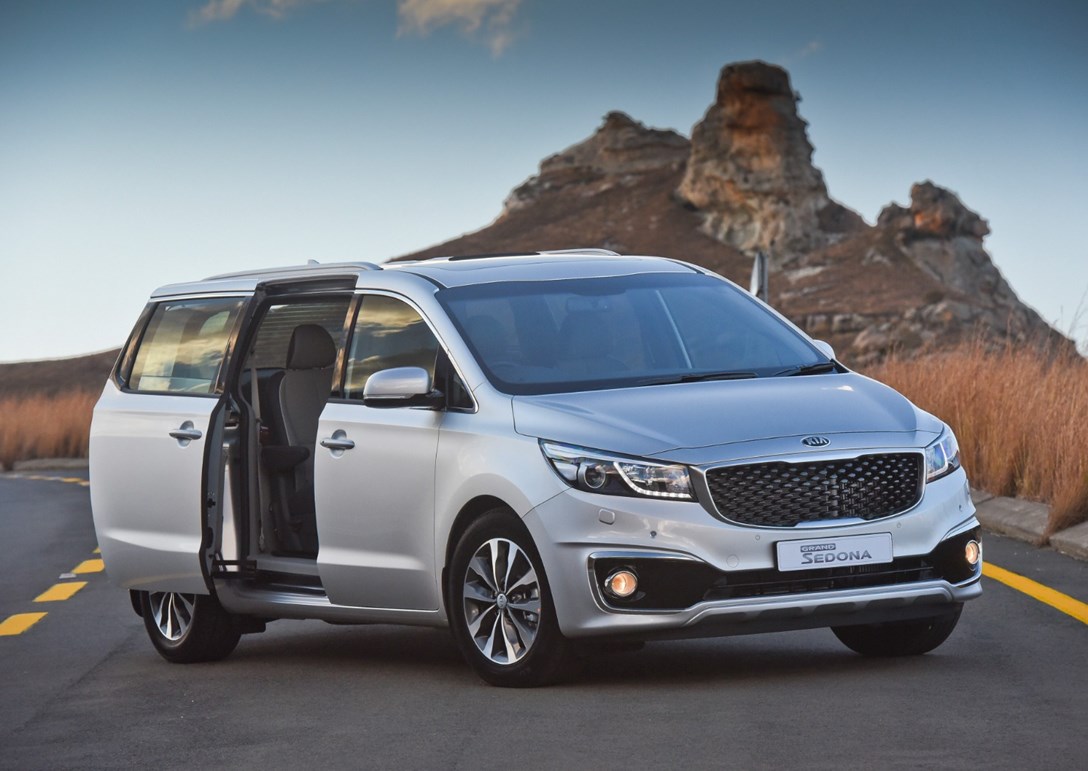 1688265-Kia-Carnival-2017-01.jpeg
