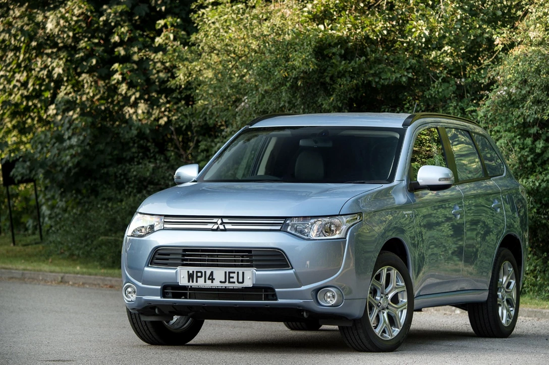1653430-Mitsubishi-Outlander_PHEV-2016-03.jpg
