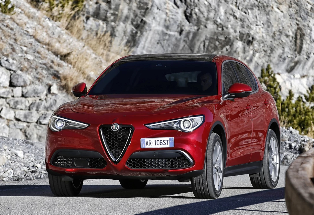 1655156-2018_alfa_romeo_stelvio_95_1600x1200.jpg