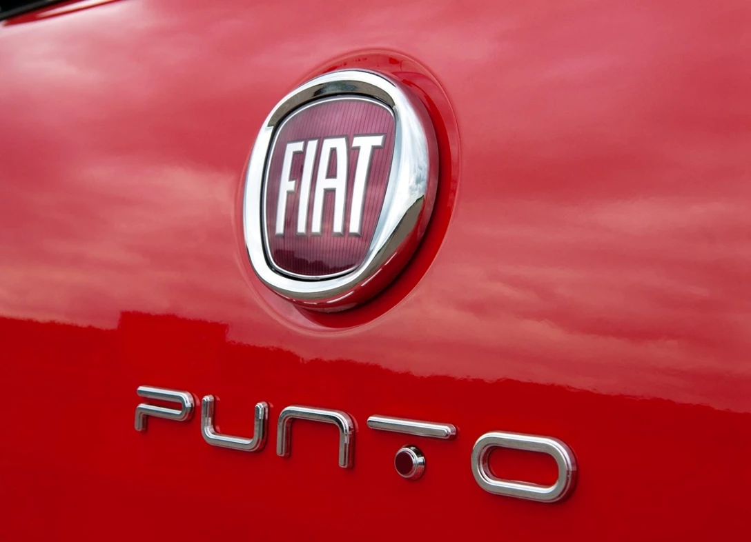 1685968-Fiat-Punto-2016-09.jpg