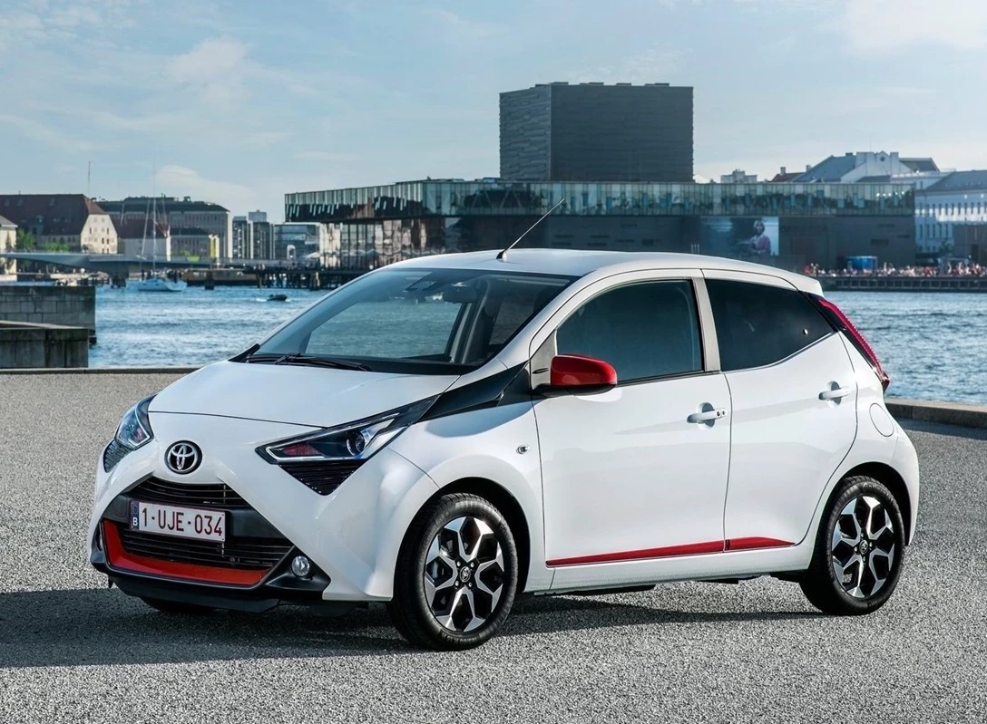 1648184-Toyota-Aygo-2018-04.jpg