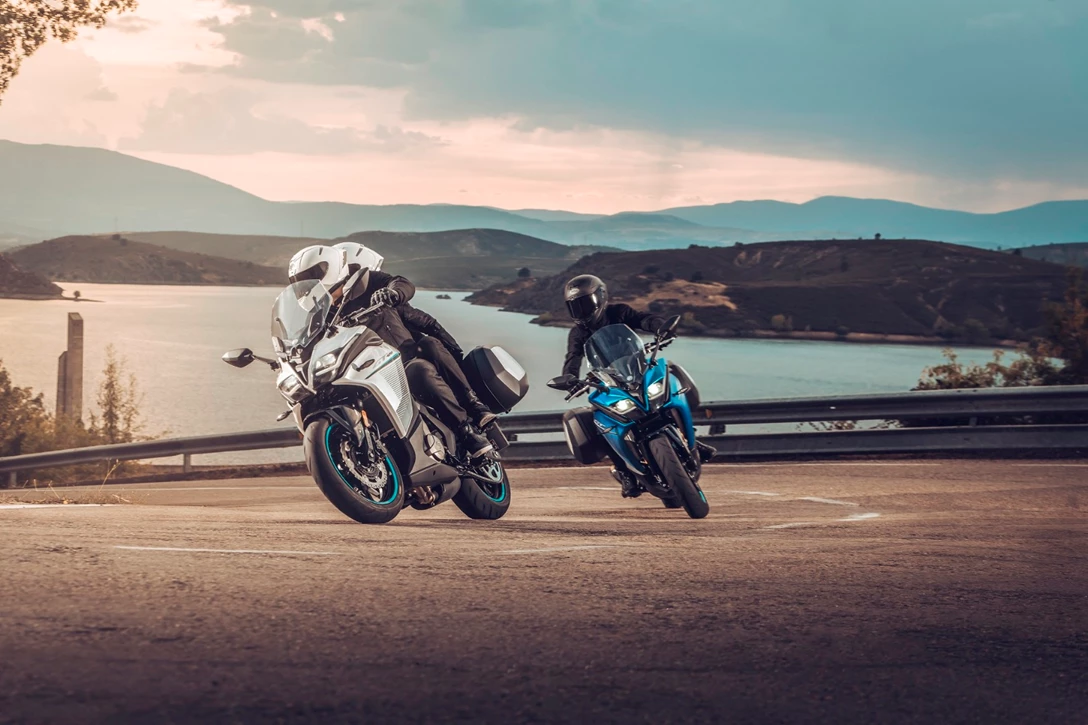 1621818-אופנועי CF MOTO_250NK (6)_400GT.jpg