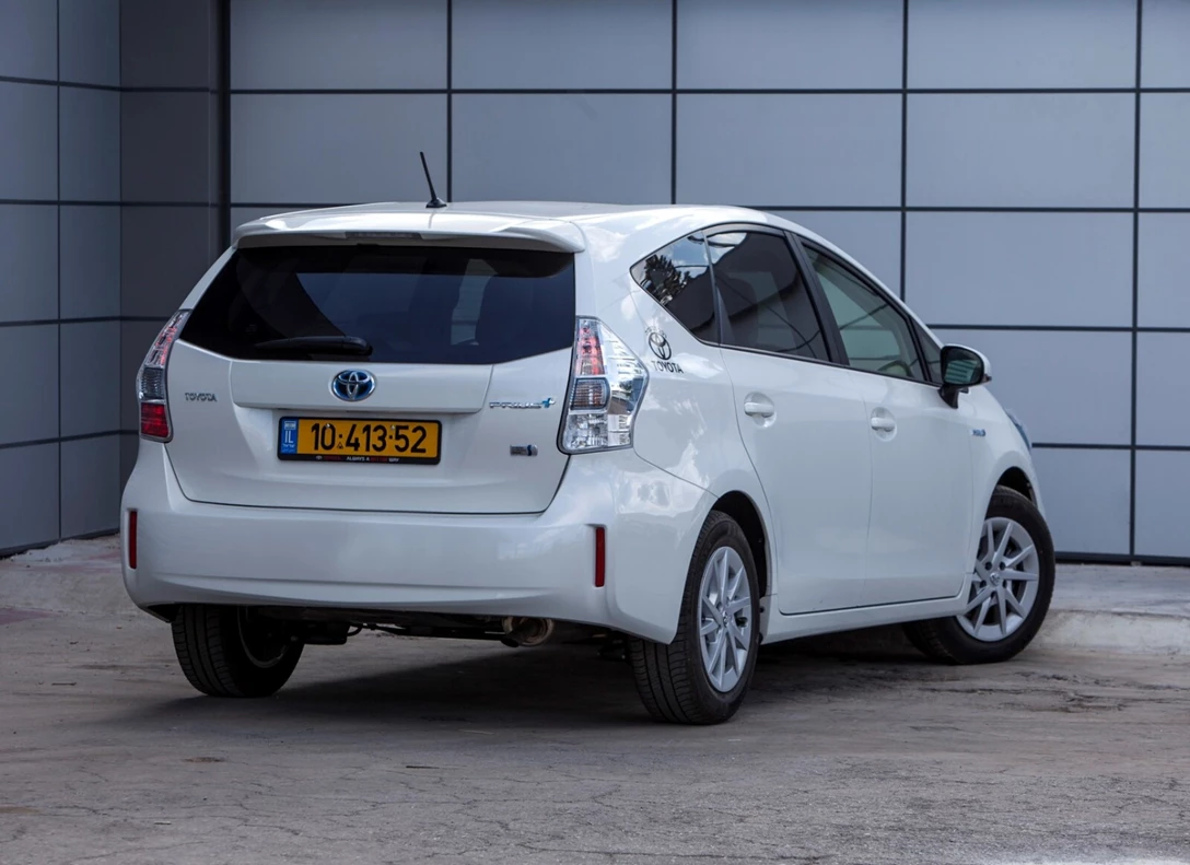 1657801-Toyota-Prius_Plus-2015-02.jpg