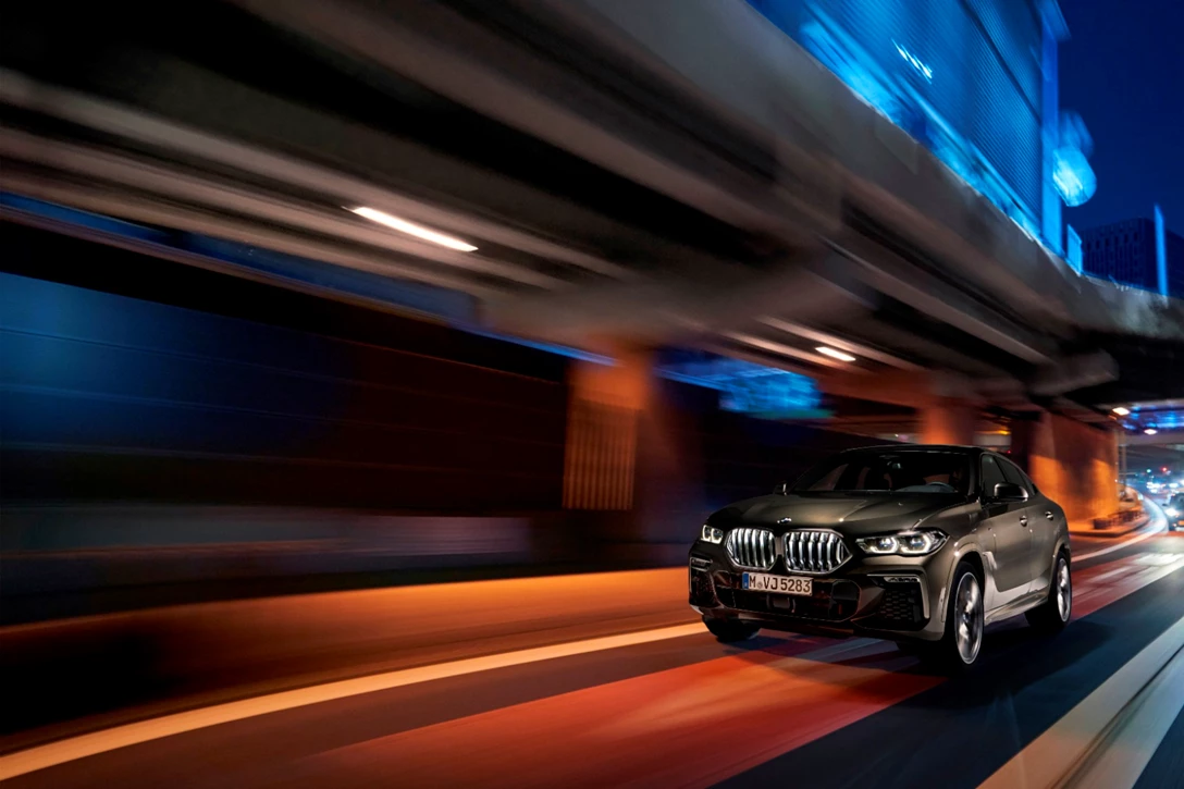 1619068-P90356687_highRes_the-new-bmw-x6-drivi.jpg