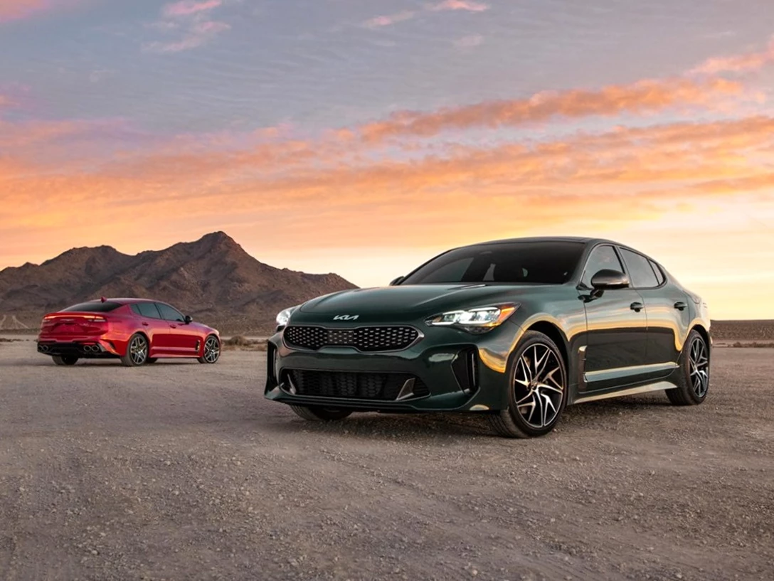 1670039-17031_2022_Stinger_GT_and_GT-Line2.jpg