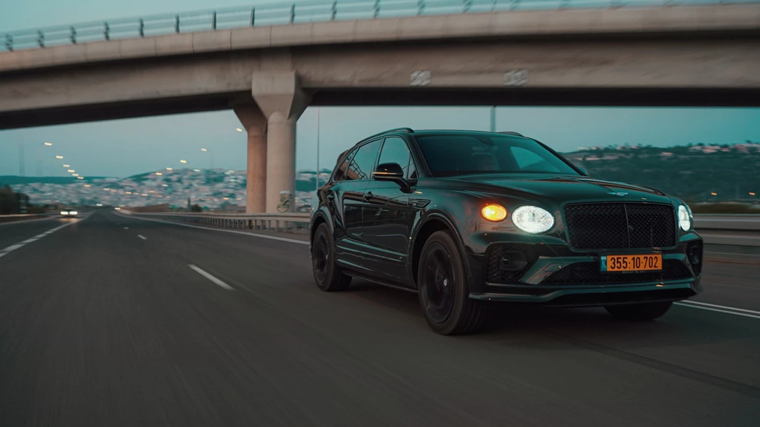 1661402-Bentley Bentayga S 2022.00_48_09_12.Still118 copy.jpg