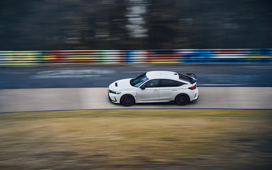 1681516-434969_NEW_HONDA_CIVIC_TYPE_R_REGAINS_PRODUCTION_VEHICLE_FWD_LAP_RECORD_AT_N.jpg