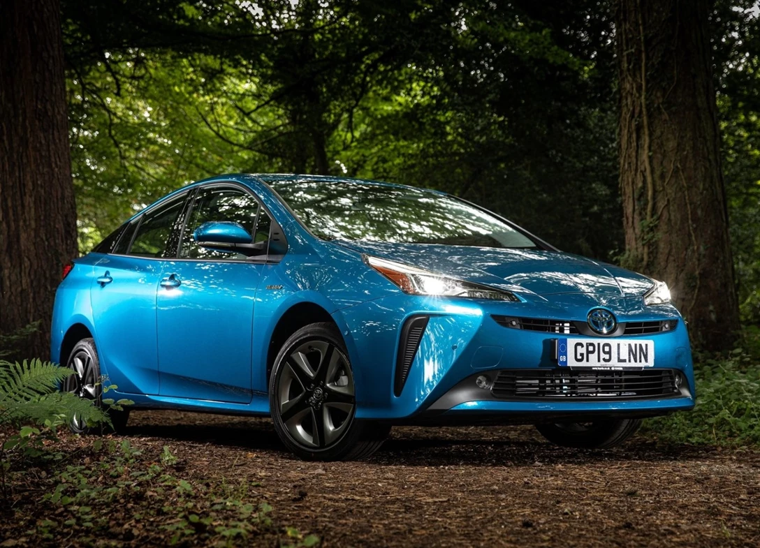 1643682-Toyota-Prius-2019-01.jpg