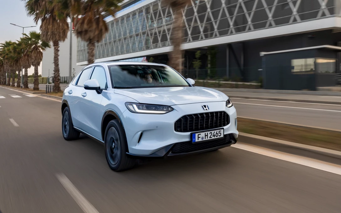 1688634-440010_2023_Honda_ZR-V_e_HEV_Advance-min.jpg