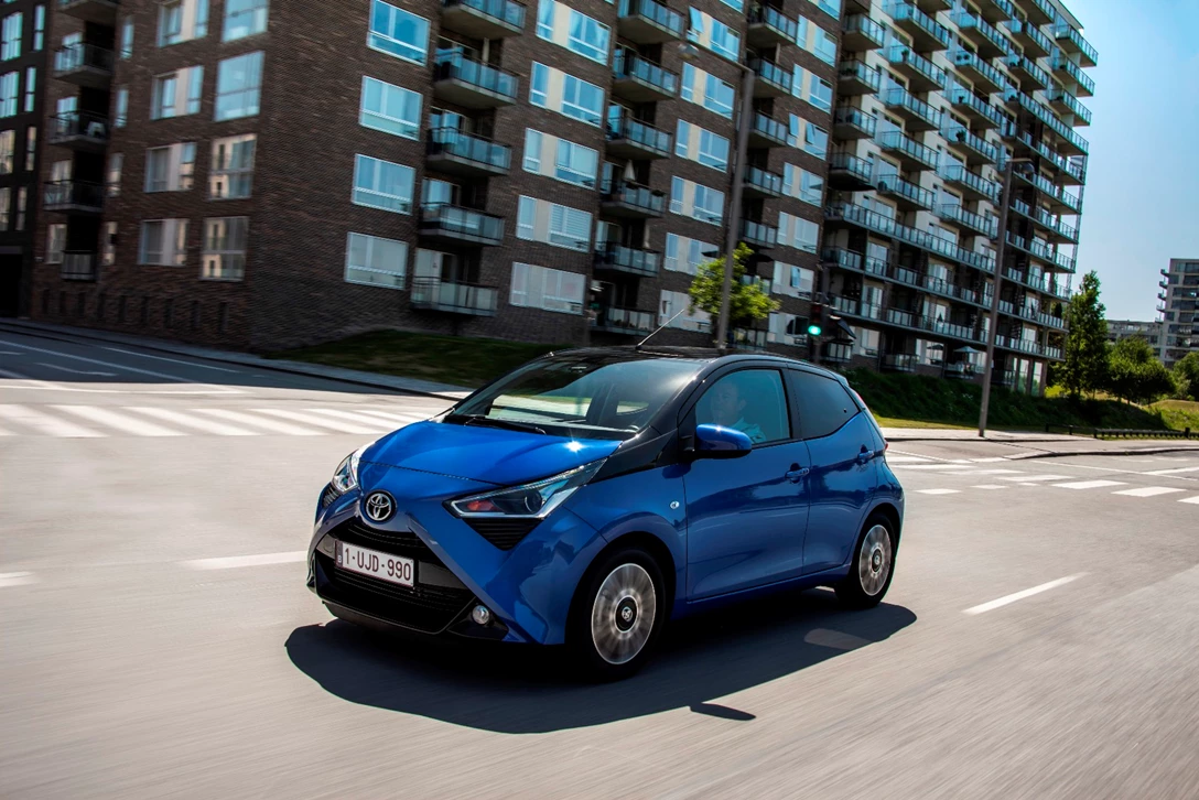 1597148-AYGO_Blue_016.JPG
