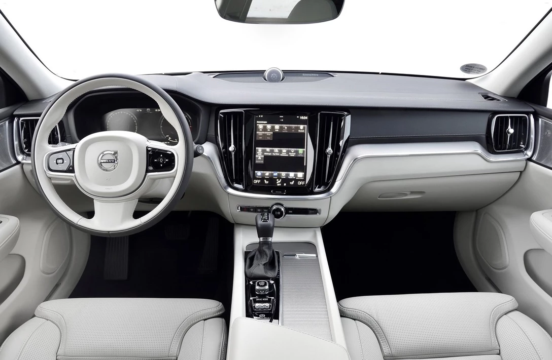 1634526-וולוו V60 קרוס קאנטרי-4d.jpg