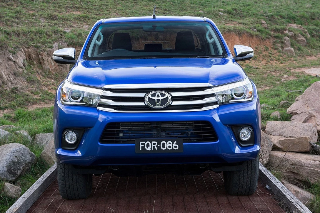 טויוטה היילקס 2016