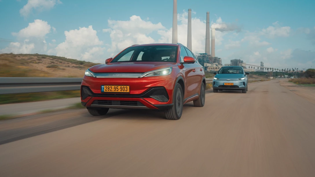 1673480-BYD ATTO 3 vs Geely Geometry C.00_38_58_07.Still035 copy.jpg