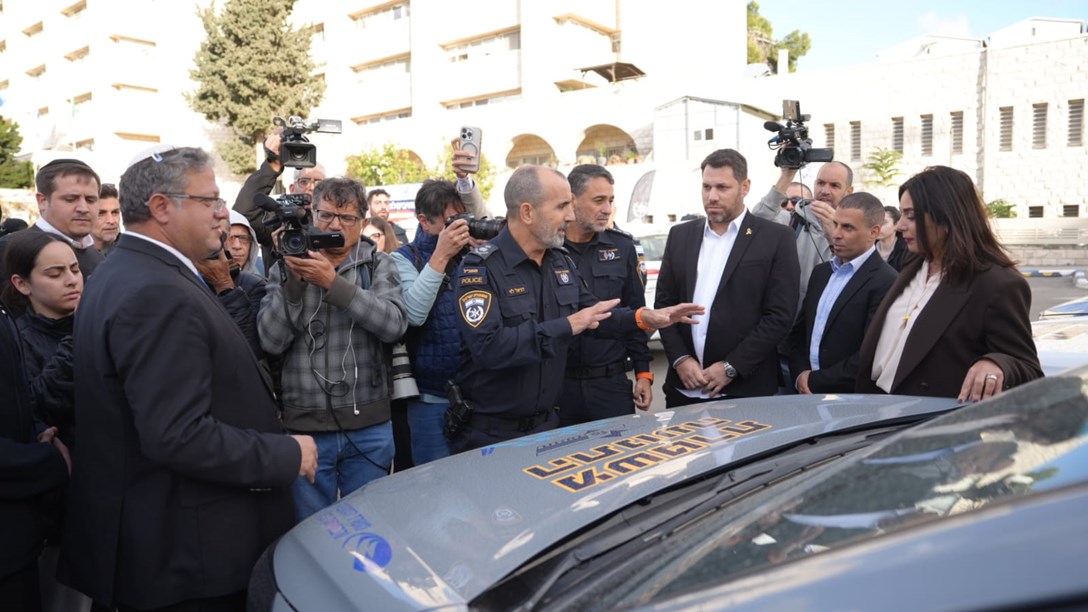 מירי רגב, דני לוי, איתמר בן גביר, טויוטה קורולה קרוס, משטרת התנועה