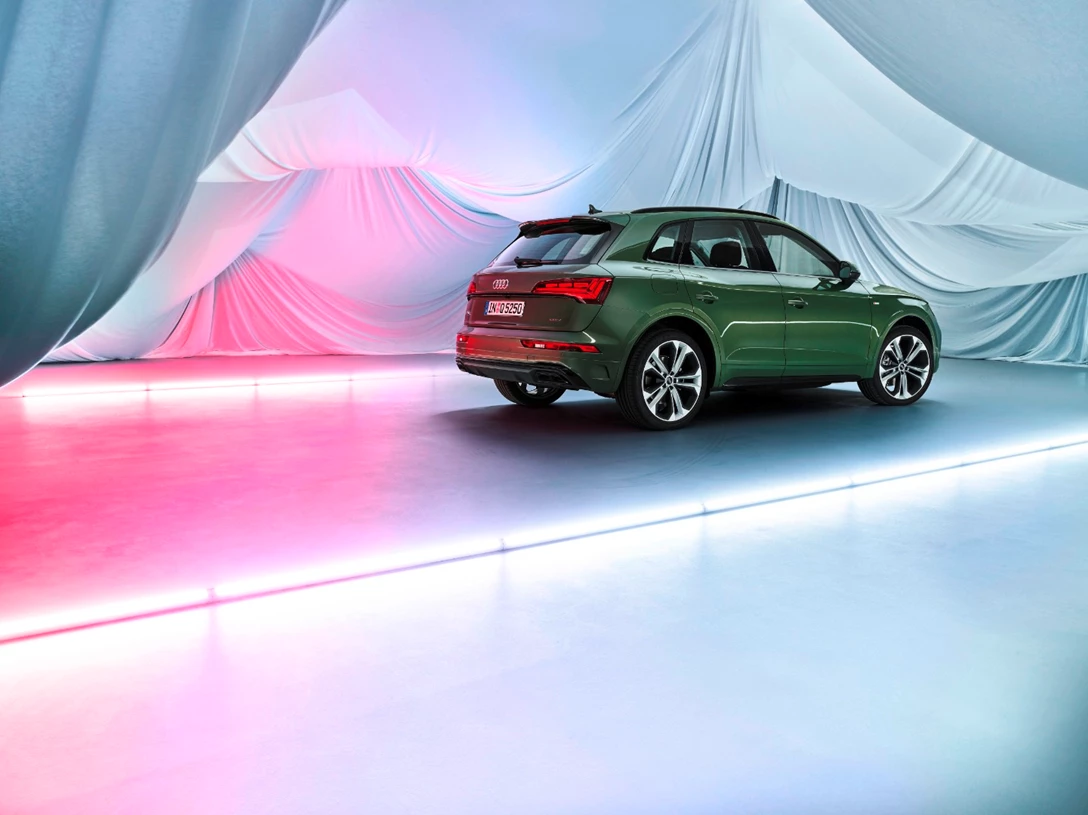 1633587-Q5Sneak Preview35851.jpg