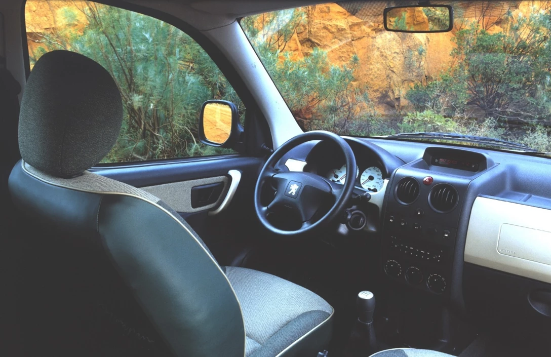 1602826-Peugeot Partner 1997-2002-1.jpg