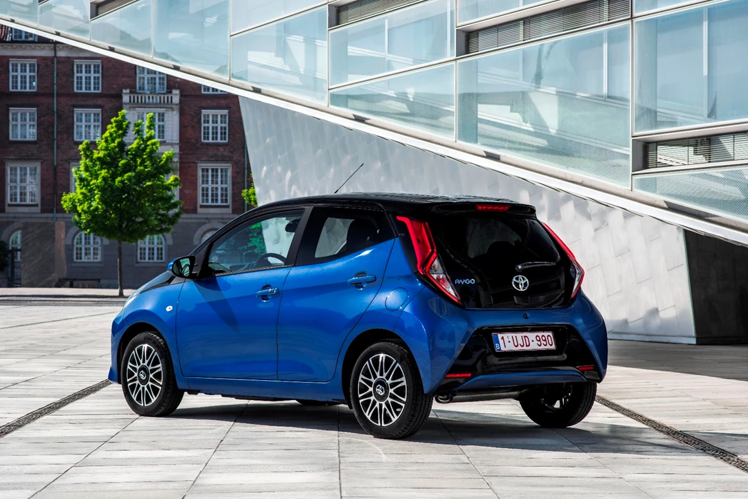 1597161-AYGO_Blue_029.JPG