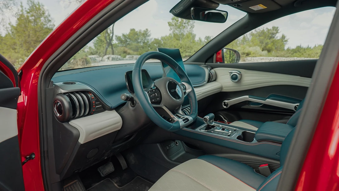 1672465-BYD ATTO 3.00_49_55_15.Still055 copy.jpg