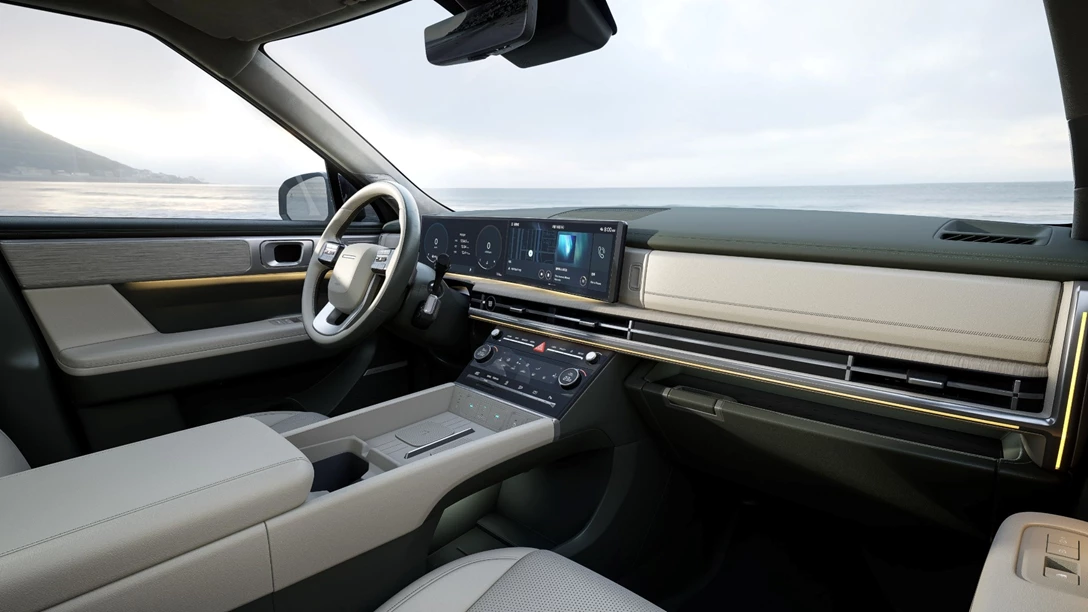 1684977-hyundai-santa-fe-boasts-bold-new-design-interior-01_png.jpg