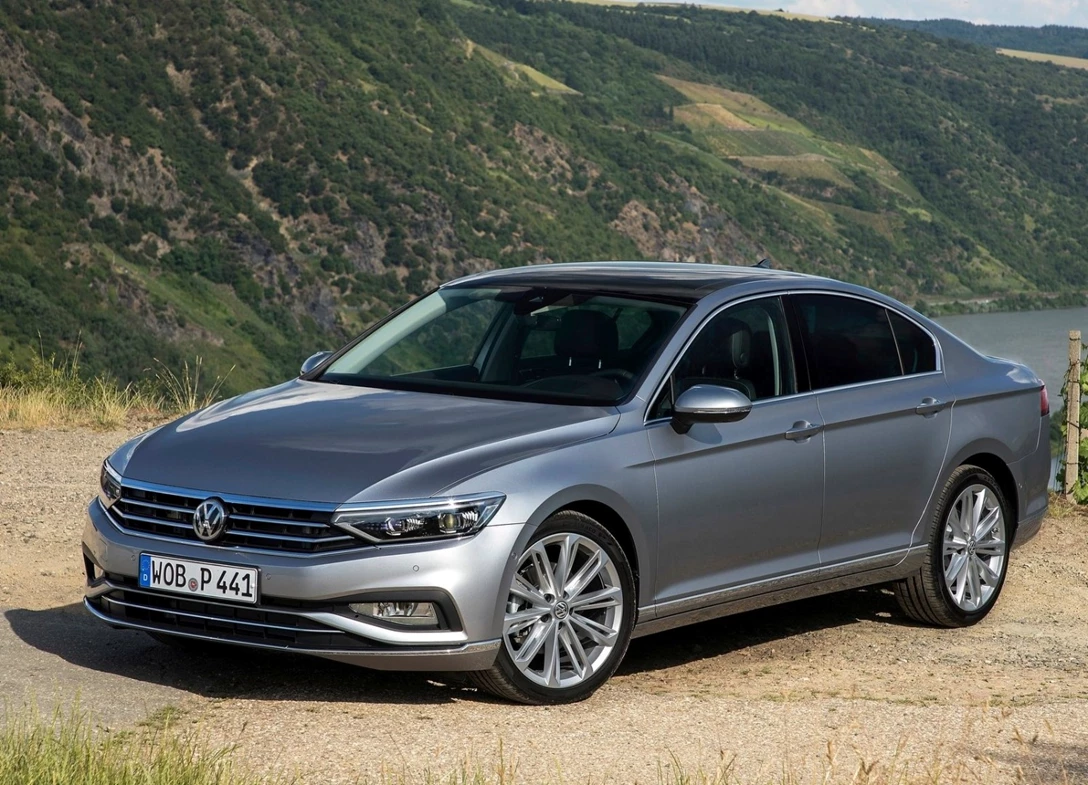 1660386-Volkswagen-Passat-2022-01.jpg
