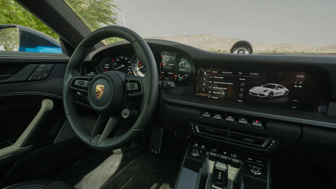 1664869-Porsche 992 GTS.01_01_01_16.Still079.jpg