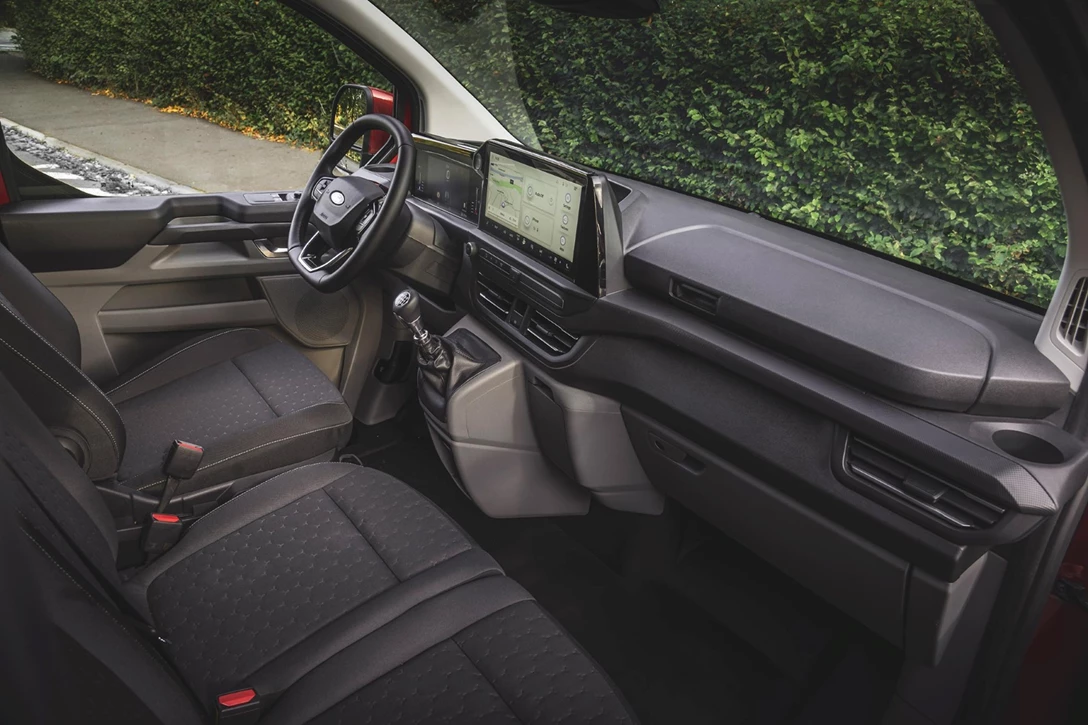 1694119-TRANSIT_CUSTOM_LIMITED_VAN_INTERIOR_01-LOW.jpg
