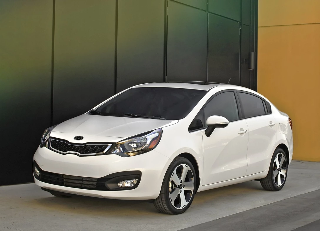 1644379-Kia-Rio-2016-04.jpg