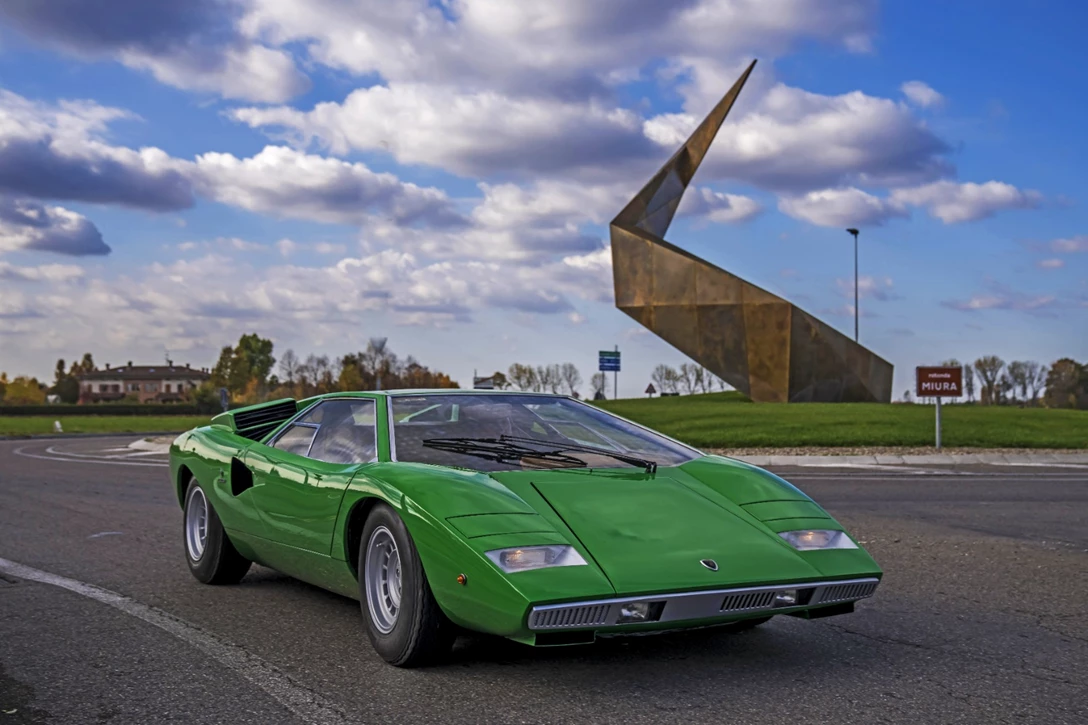 1699055-countach 1 copy.jpg