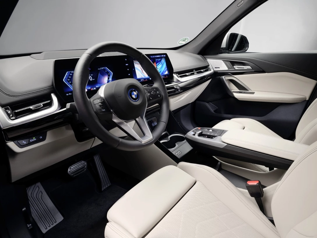 1687326-P90520695_highRes_the-all-new-bmw-ix1--min.jpg