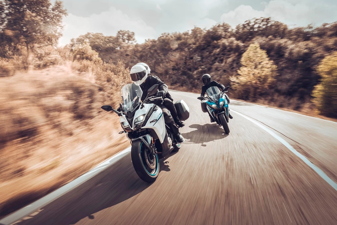 1621817-אופנועי CF MOTO_250NK (4)_400GT.jpg