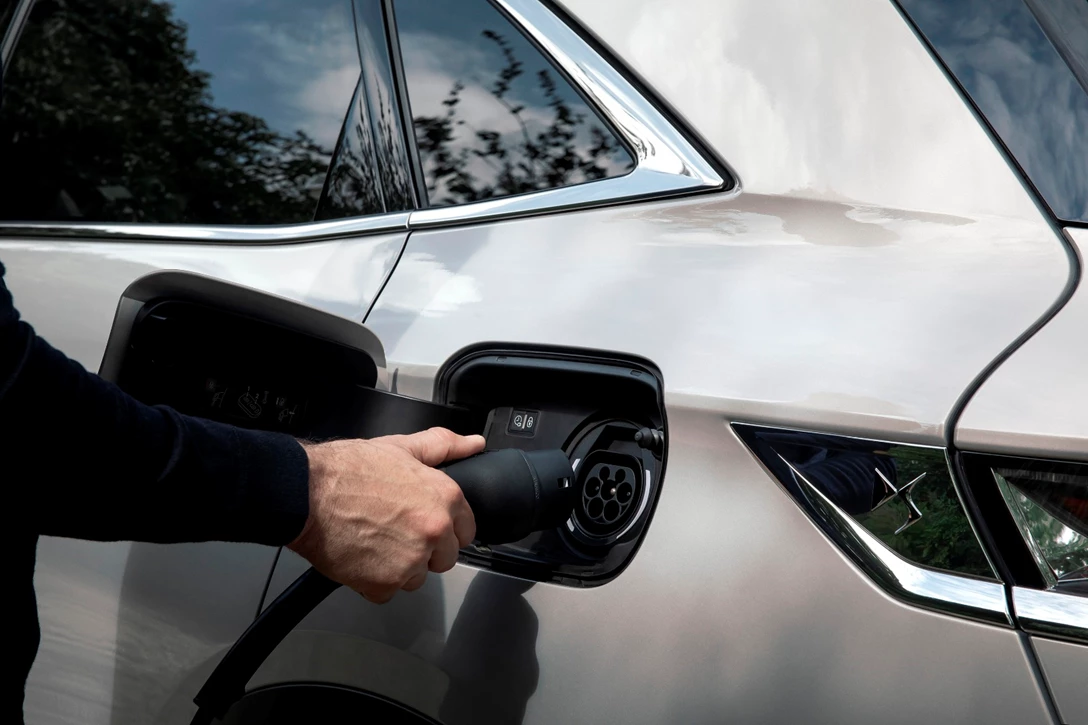 1635263-DS7 E-TENSE-04.jpg