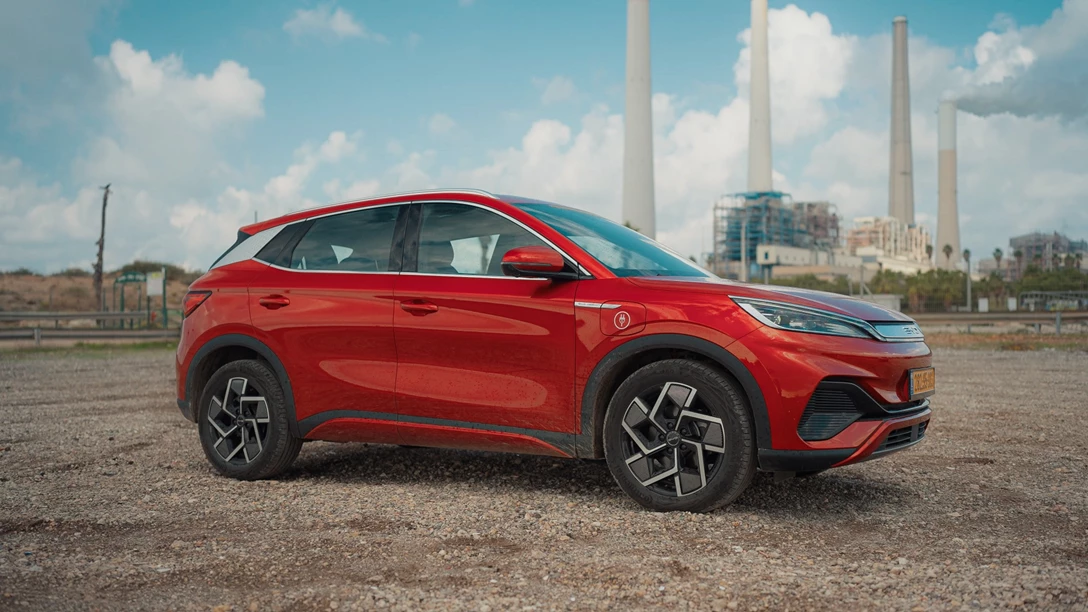 1673500-BYD ATTO 3 vs Geely Geometry C.00_57_34_07.Still060 copy.jpg