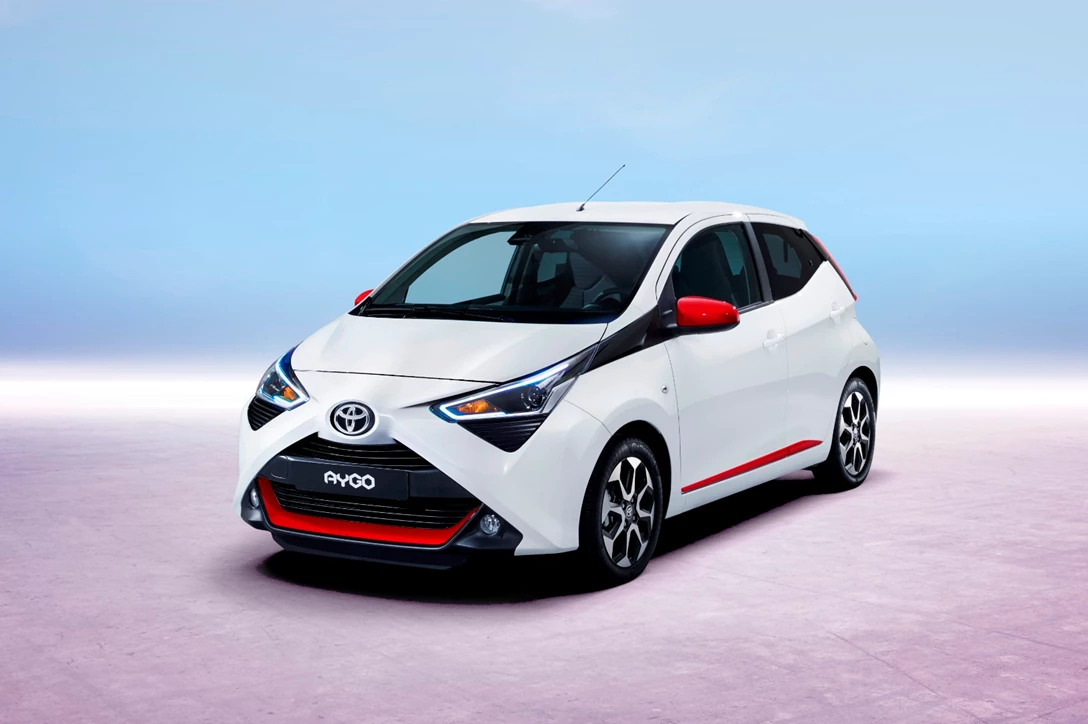 1604539-aygo-03-34front-white.jpg