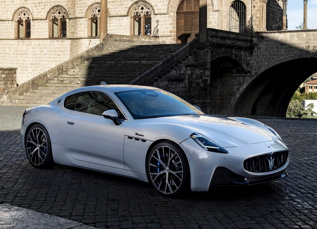 1687512-Maserati-GranTurismo-2023-01.jpg