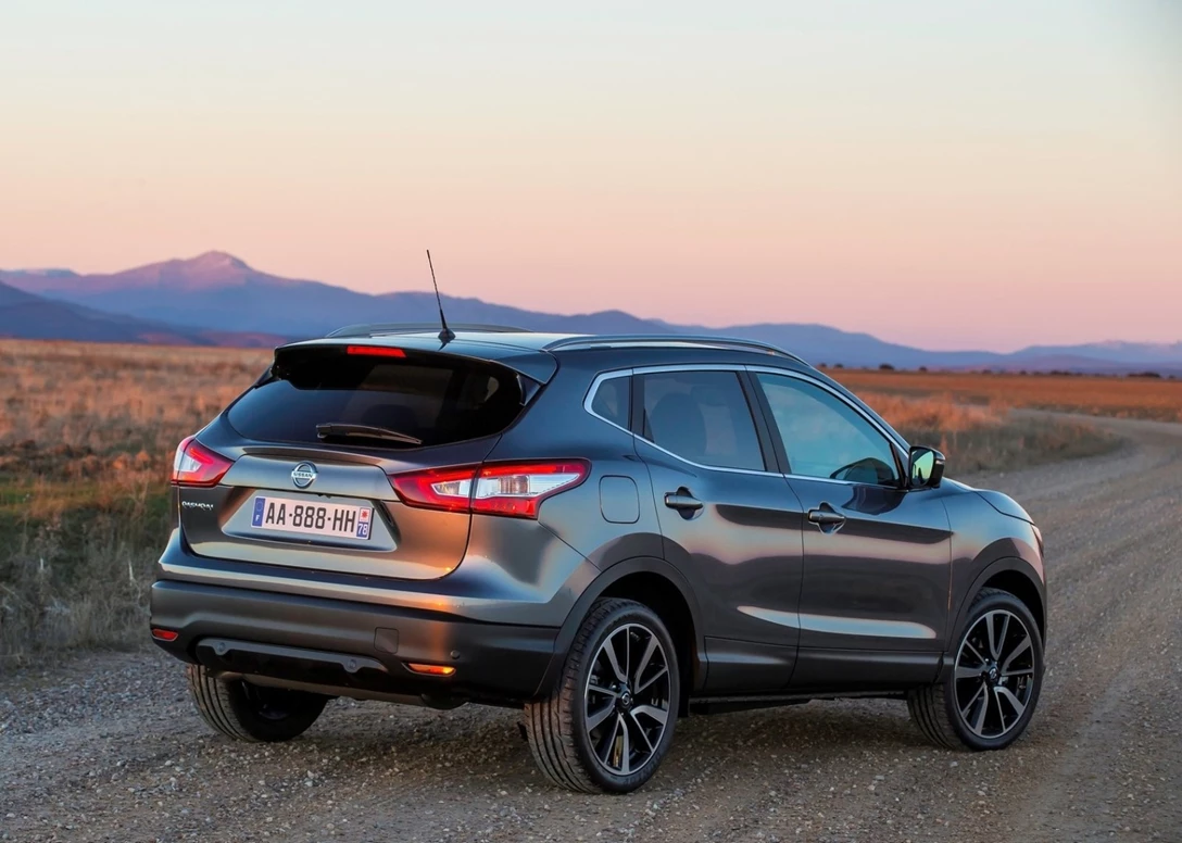 1644559-Nissan-Qashqai-2015-02.jpg