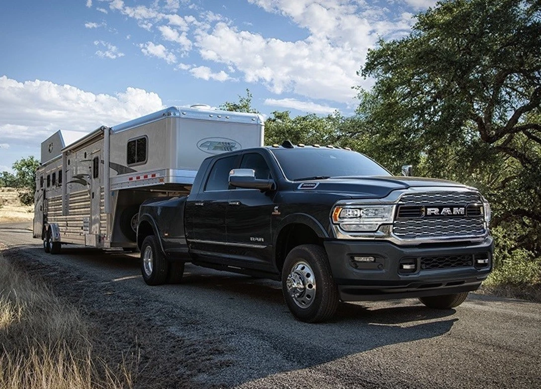 1661315-Ram-3500-05.jpg