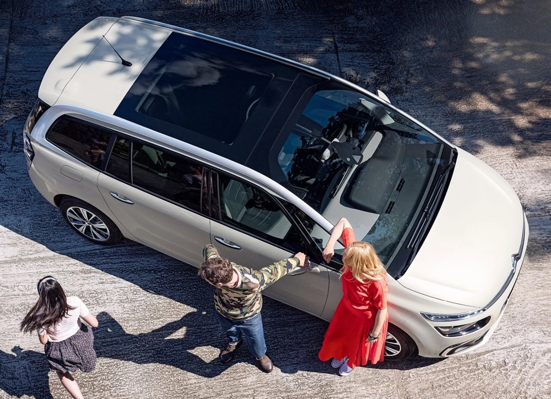 1599708-Citroen-Grand_C4_Picasso 4.jpg